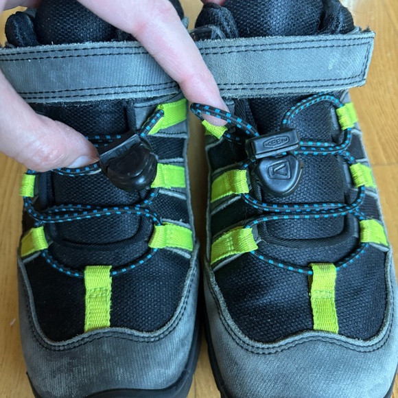 Keen Hikeport 2 Hiking Boots Black Primrose Low WP Gray Yellow Boys Youth Kids 5 - Picture 9 of 10